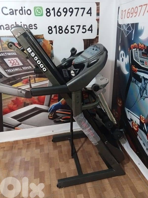 sports treadmill 2,5hp and vibration massage 4