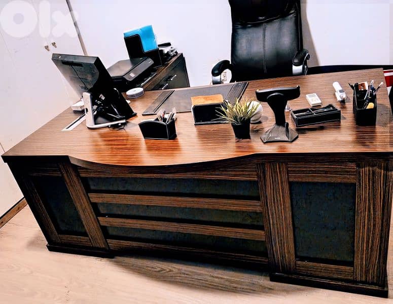 مكتب اداري فخم 2