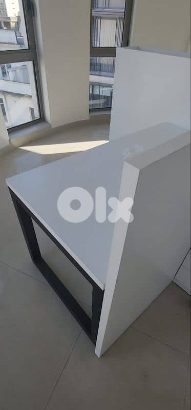 5 office desks for sale 0