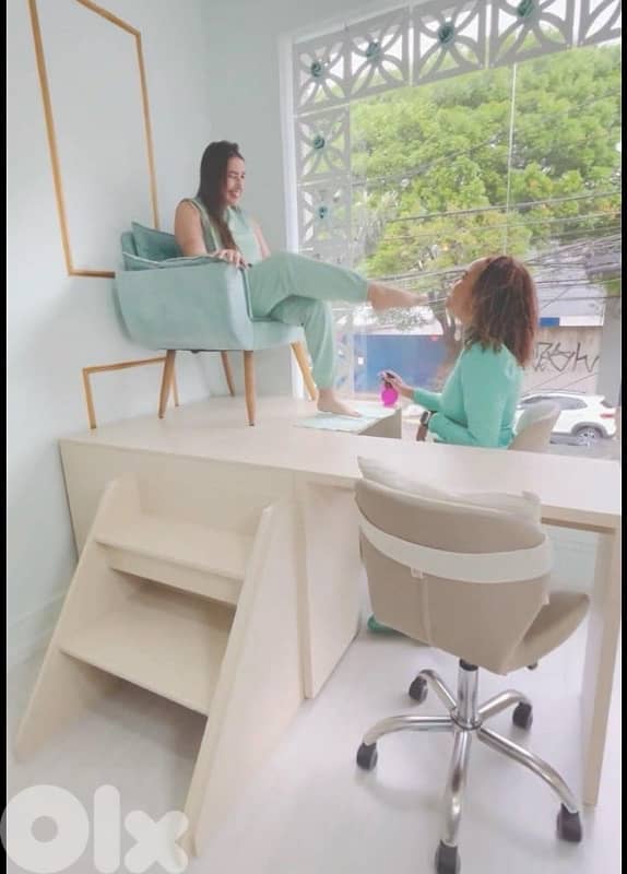 beauty salon table 1