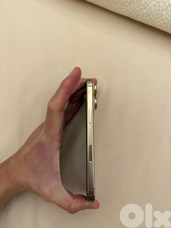 iphone 16 pro 256 gb no scartches . Desert Titanium color 1