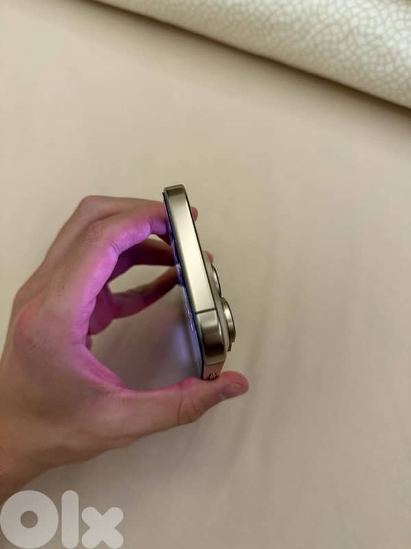 iphone 16 pro 256 gb no scartches . Desert Titanium color 2