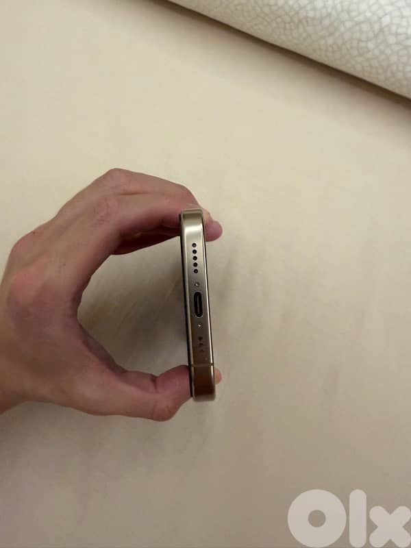 iphone 16 pro 256 gb no scartches . Desert Titanium color 3