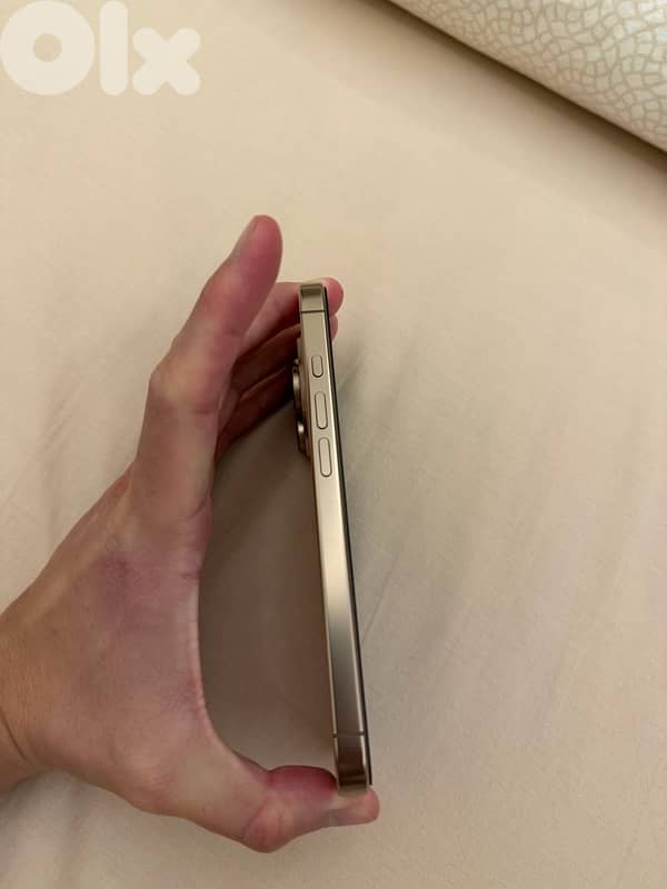 iphone 16 pro 256 gb no scartches . Desert Titanium color 4