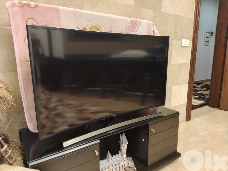 Samsung Curved UHD  TV. 48" 13