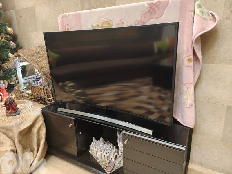 Samsung Curved UHD  TV. 48" 14