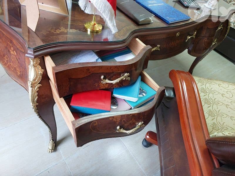 طاولة مكتب مع كرسي جلد - Office Table with Leather Chair 3