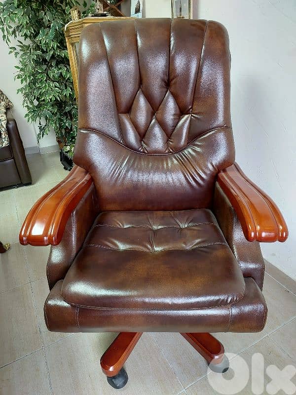 طاولة مكتب مع كرسي جلد - Office Table with Leather Chair 11