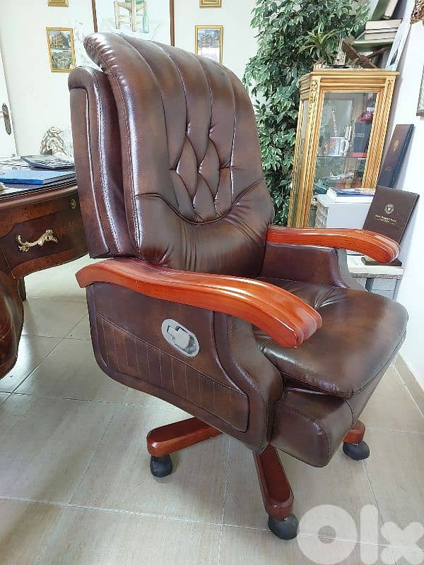 طاولة مكتب مع كرسي جلد - Office Table with Leather Chair 13