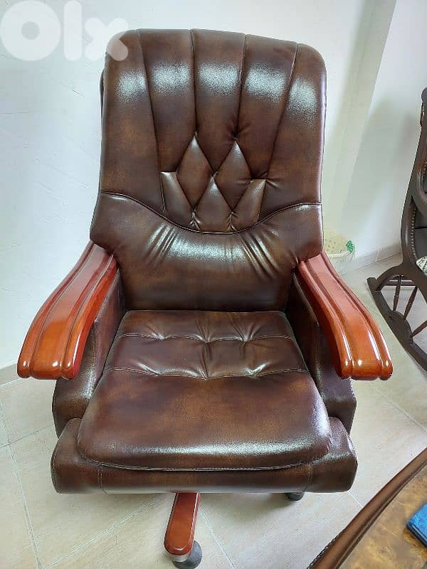 طاولة مكتب مع كرسي جلد - Office Table with Leather Chair 14