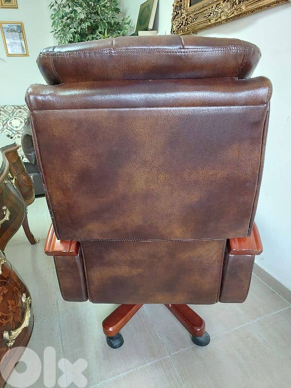 طاولة مكتب مع كرسي جلد - Office Table with Leather Chair 15