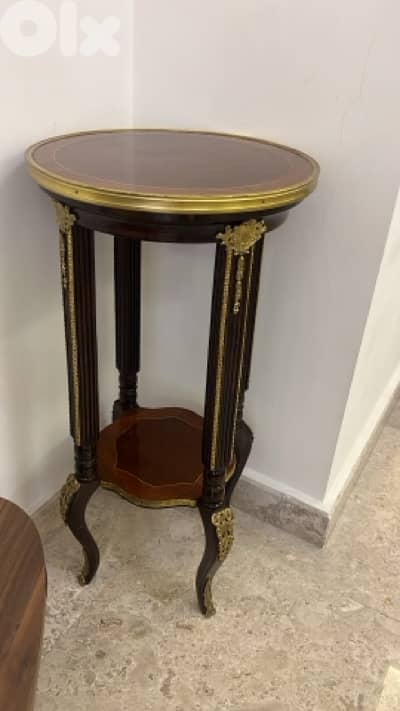 طاولة زاوية