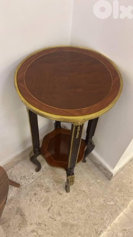 طاولة زاوية 1