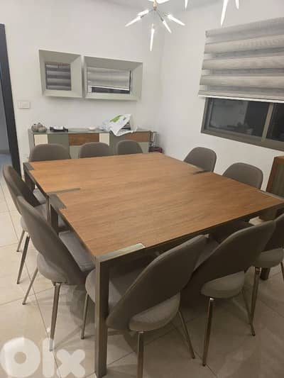 Full salon and dinning room