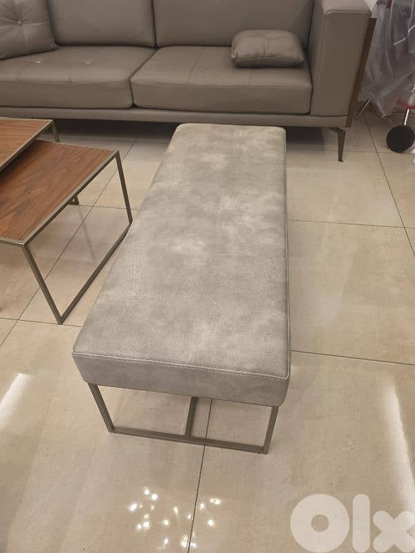 Full salon and dinning room 5