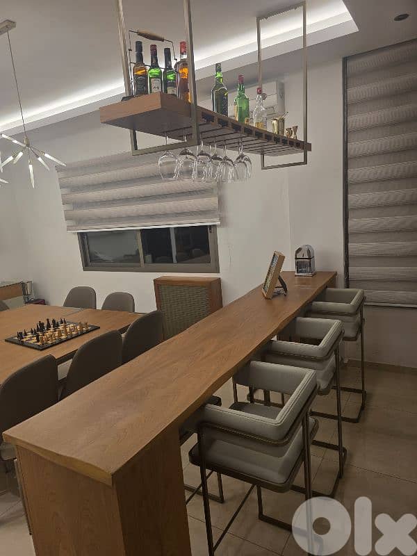 Full salon and dinning room 10