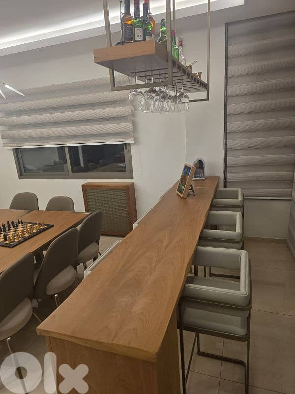 Full salon and dinning room 11