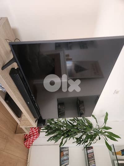 2025 LG UHD 55 inch smart TV used for 2 weeks only.