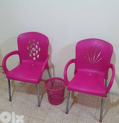 كرسي زهري عدد ٢ مع تكاية عدد ٢ و سلة  نضيف مرتبة بيروت  ٣٠ $  ٠٣٧٢٣٨٩٥