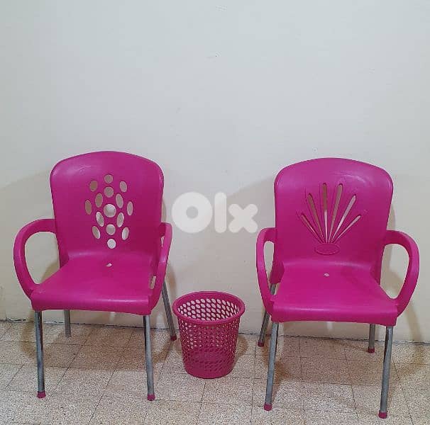 كرسي زهري عدد ٢ مع تكاية عدد ٢ و سلة  نضيف مرتبة بيروت  ٣٠ $  ٠٣٧٢٣٨٩٥ 4