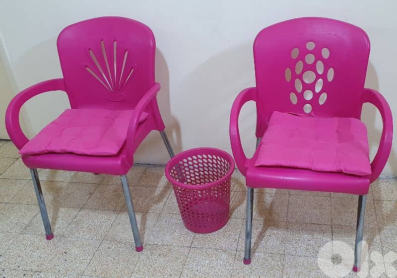 كرسي زهري عدد ٢ مع تكاية عدد ٢ و سلة  نضيف مرتبة بيروت  ٣٠ $  ٠٣٧٢٣٨٩٥ 7