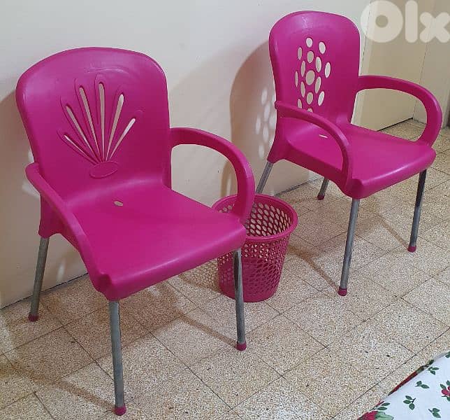 كرسي زهري عدد ٢ مع تكاية عدد ٢ و سلة  نضيف مرتبة بيروت  ٣٠ $  ٠٣٧٢٣٨٩٥ 8