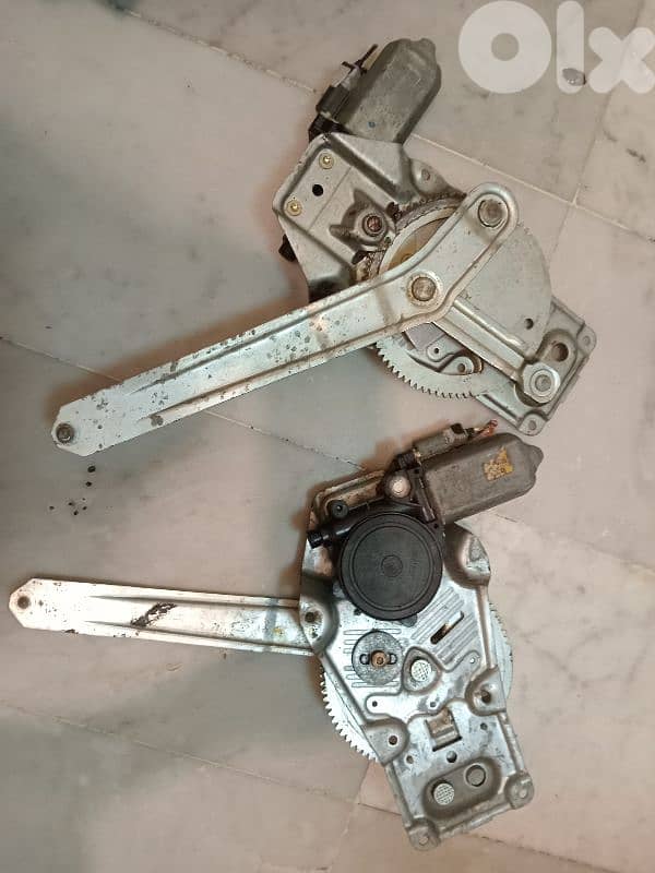 مكنة زجاج مع موتور /بروجكتورات 2