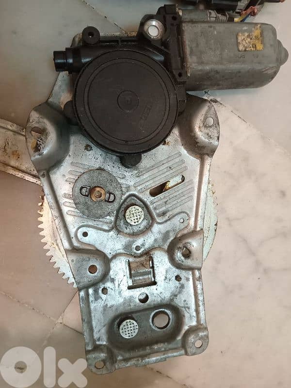 مكنة زجاج مع موتور /بروجكتورات 4