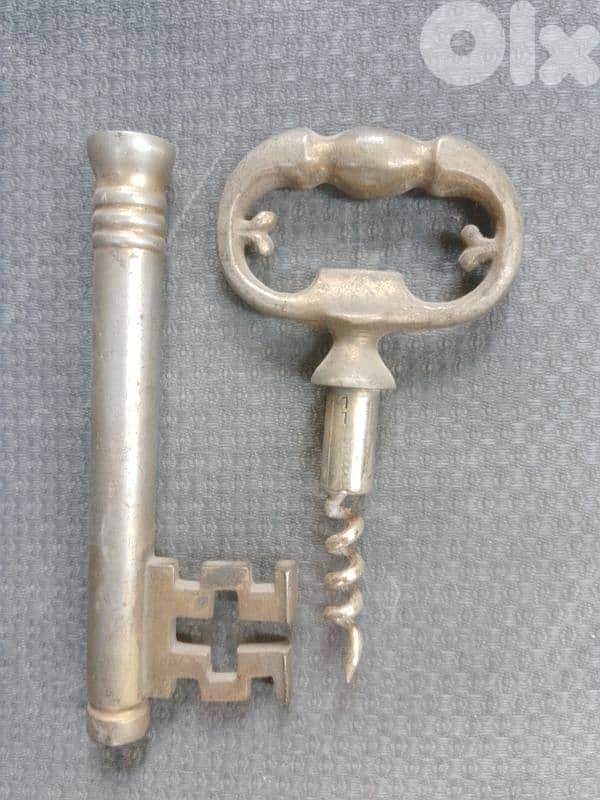 مفتاح شامباني نحاس قديم 0