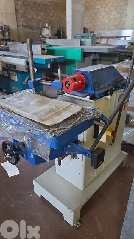 ماكنات ومعدات نجارة مستعملة شبه جديدة 03667838 0