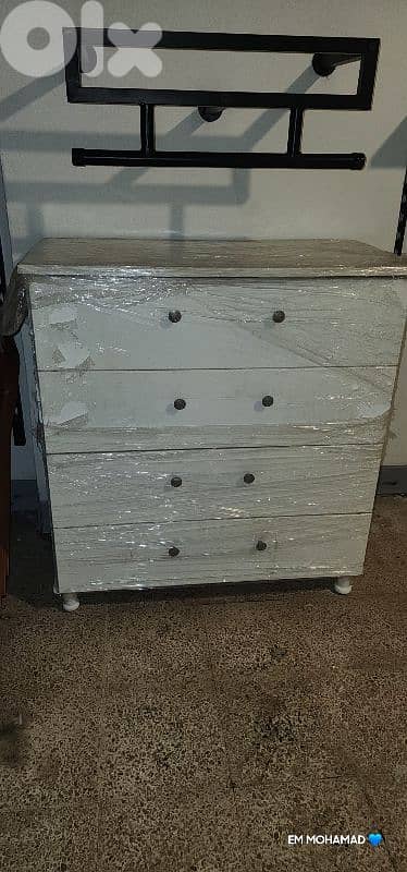 تخت طفل مع كوموند