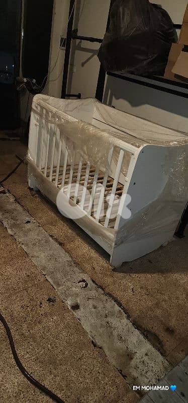 تخت طفل مع كوموند 1