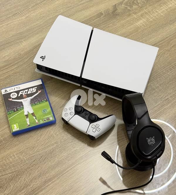 Ps5 slim 1TB with 1 controller +Fc 25 + headset (Excellent condition) 0