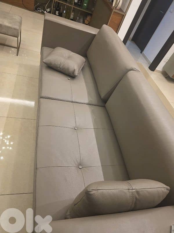 Full living salon and dining room 1