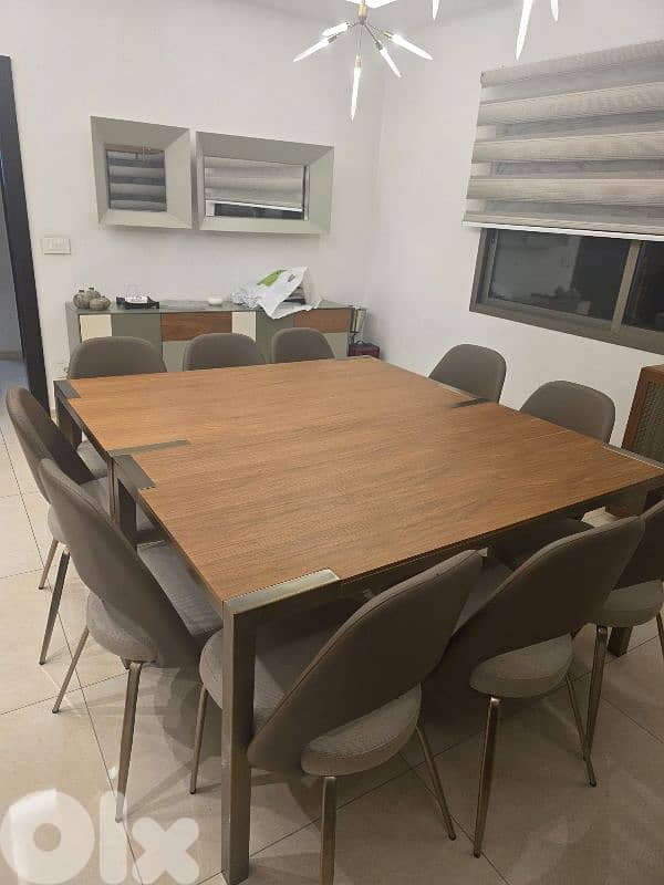 Full living salon and dining room 8