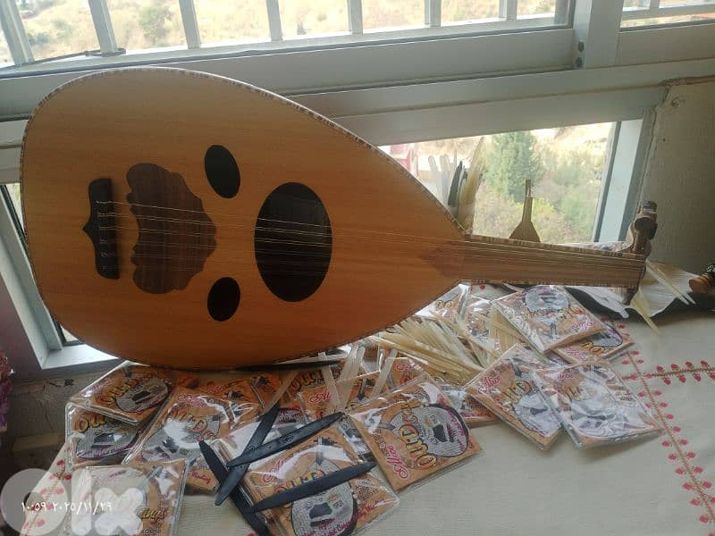 عود جديد مع حقيبة وريش بسعر 110$ فقط انتهز الفرصة 1