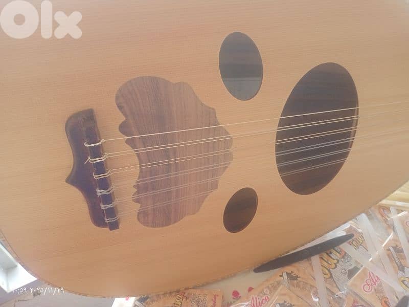 عود جديد مع حقيبة وريش بسعر 110$ فقط انتهز الفرصة 2