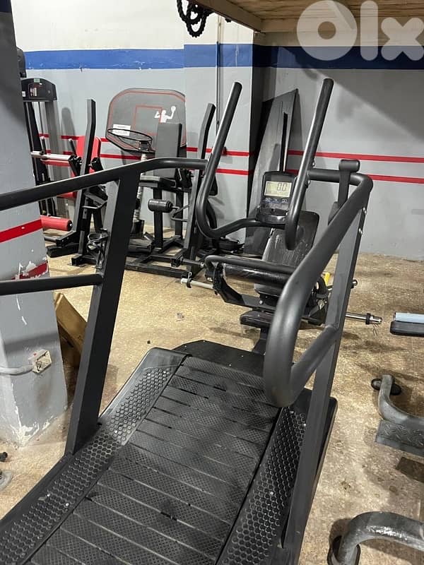 Curve treadmill like new used one week 0