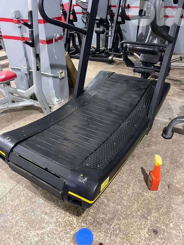 Curve treadmill like new used one week 3