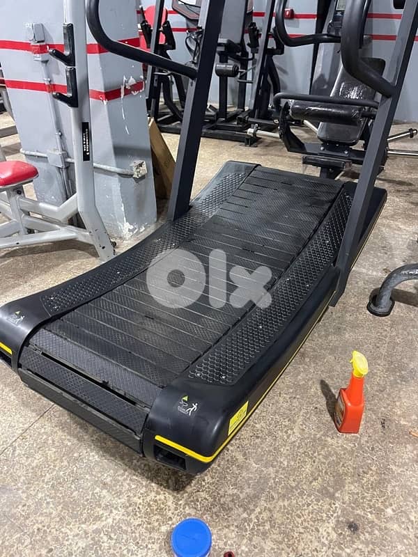 Curve treadmill like new used one week 4