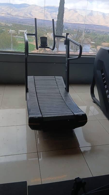 Curve treadmill like new used one week 5