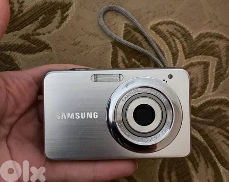 Samsung digital camera with card, charger and cable 0