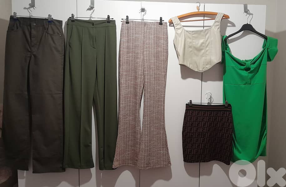 مجموعة من ملابس وأحذية وإكسسوارات نسائية 5