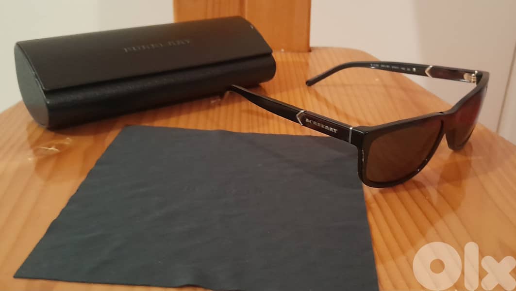 مجموعة من ملابس وأحذية وإكسسوارات نسائية 14