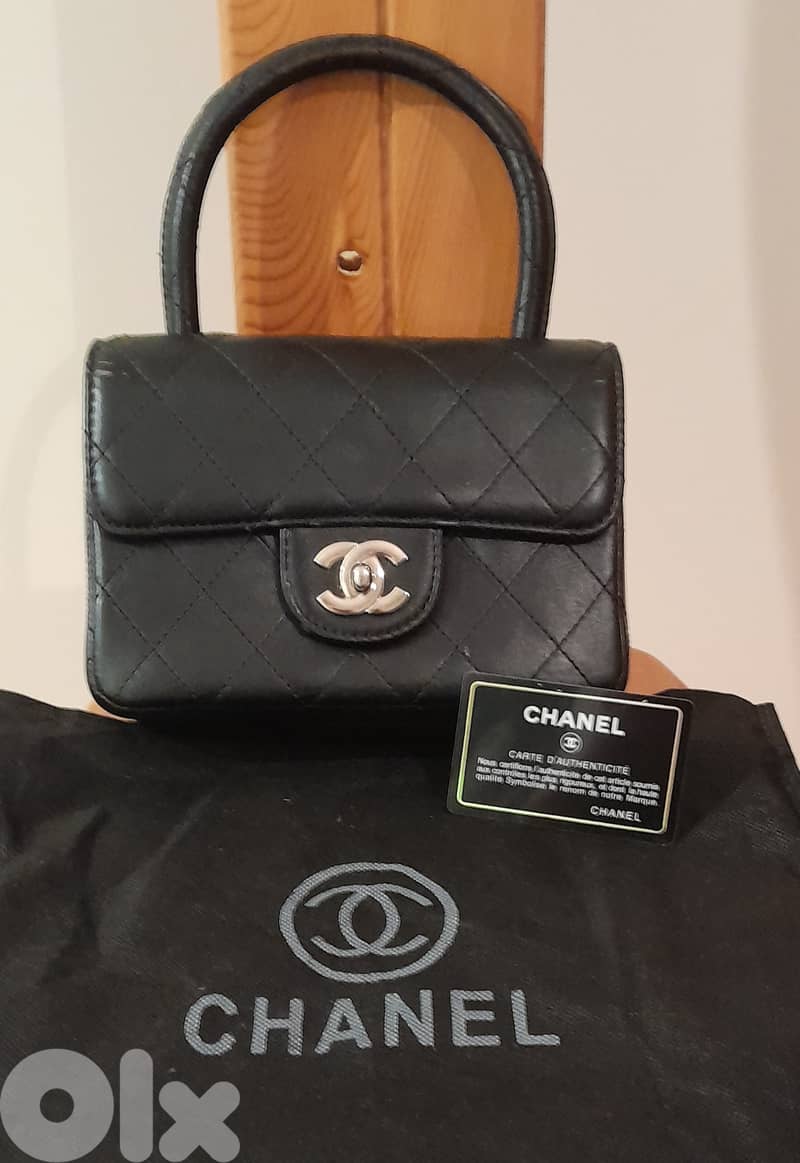 مجموعة من ملابس وأحذية وإكسسوارات نسائية 16