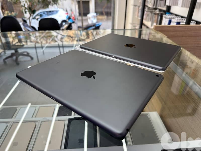 Apple iPad (9th-Gen) 64Gb Like New: - Mint Condition 2