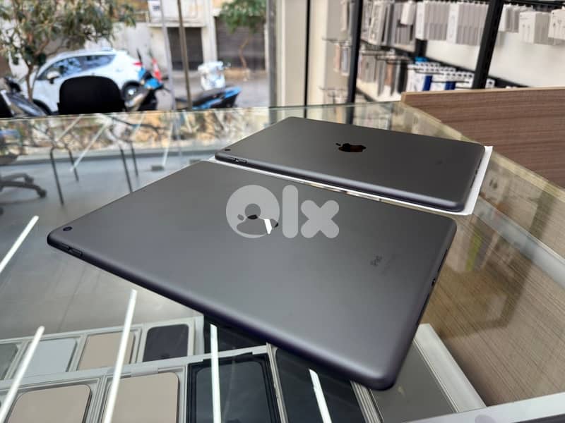 Apple iPad (9th-Gen) 64Gb Like New: - Mint Condition 3