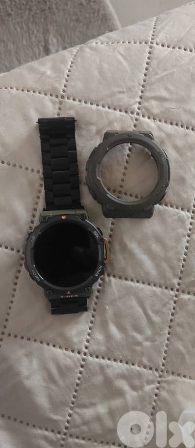 Barely used Amazfit TREX2 with extra rubber band and watch protection