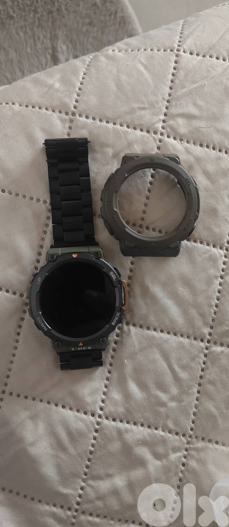 Barely used Amazfit TREX2 with extra rubber band and watch protection 0