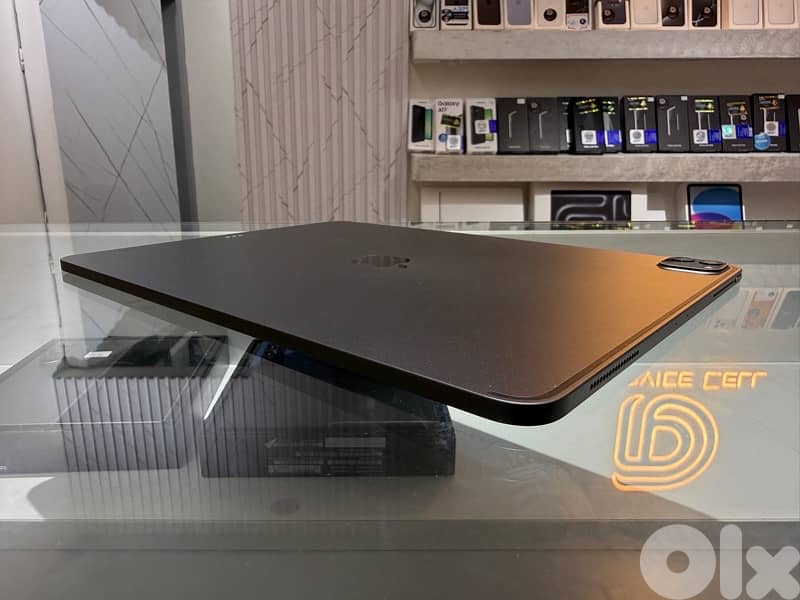 Apple iPad Pro (12.9) (4th Gen) 256Gb Like New: -Mint Condition 2